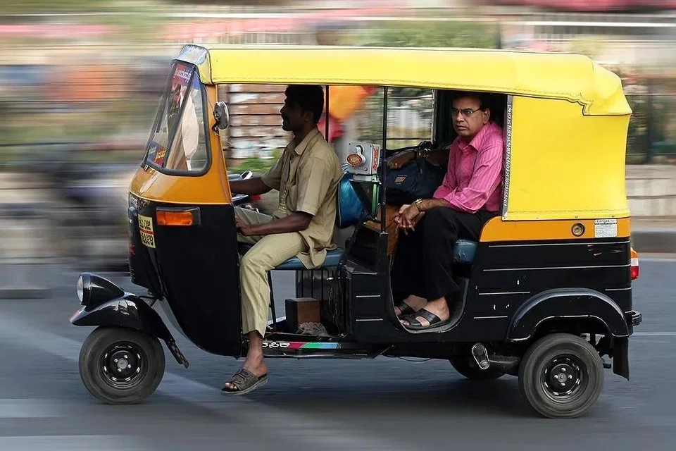 டெல்லியின் ஒட்டுமொத்த காற்று மாசுபாட்டுக்கும் வாகனங்களில் இருந்து வெளியாகும் புகையே முதன்மைக் காரணமாக விளங்குவதால், இனி மின்சார ஆட்டோக்கள் மட்டுமே பதிவு செய்யப்பட வேண்டும் என்று மாசு கட்டுப்பாட்டு வாரியம் அறிவித்துள்ளது.