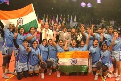 உலகக் கிண்ணப் போட்டியில் வாகை சூடிய இந்திய மகளிர் அணி: மோடி வாழ்த்து