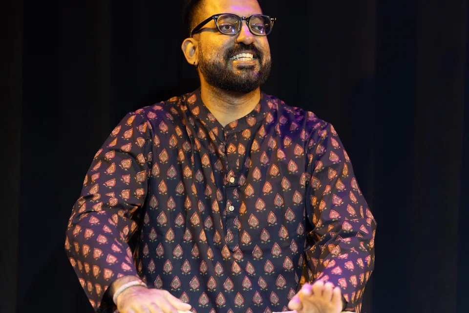 பல நாடுகளுக்குப் பயணம் செய்து பல்வேறு கலாசாரங்களைச் சேர்ந்த இசைக்கலைஞர்களுடன் கூட்டு சேர்ந்தார் லலித் குமார். 