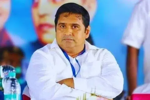 ஆம்ஸ்ட்ராங்.