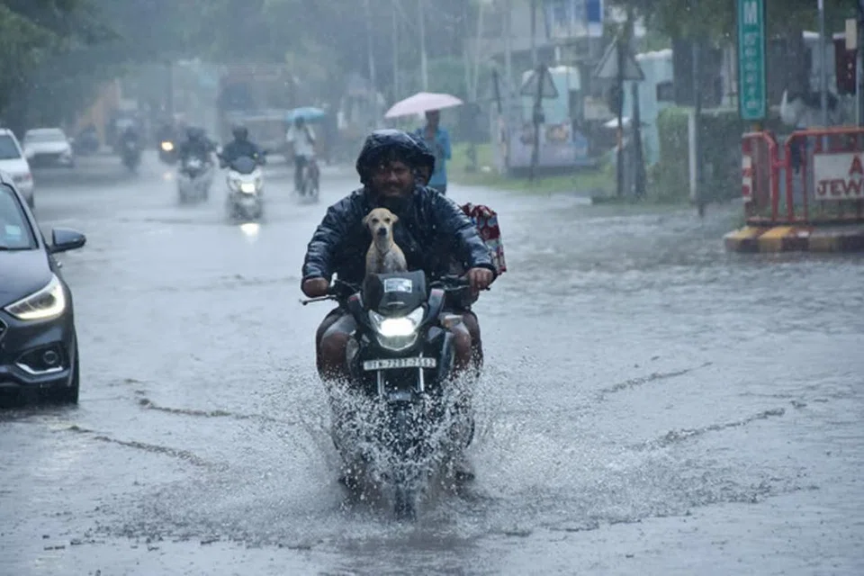 தமிழகத்துக்கு இன்றும் நாளையும் ஆரஞ்சு எச்சரிக்கை விடுக்கப்பட்டுள்ளது.