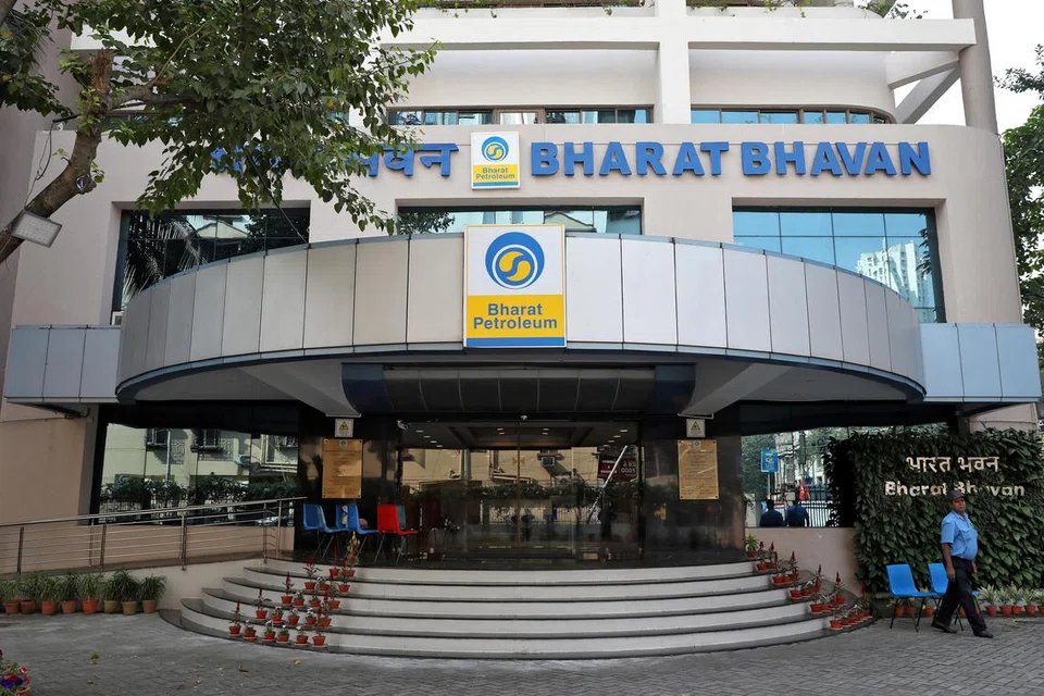இந்தியாவின் பாரத் பெட்ரோலியக் கூட்டுரிமை நிறுவனம் சிங்கப்பூரின் செம்ப்கார்ப் நிறுவனத்துடன் இணக்கக் குறிப்பில் கையெழுத்திட்டுள்ளது.