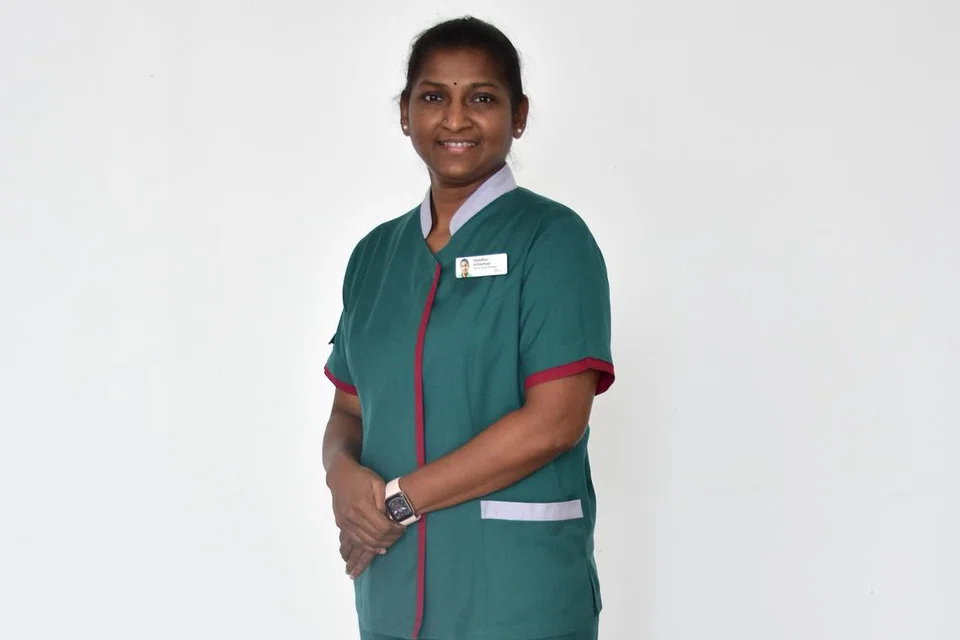தீர்க்கமான கடப்பாடும் அளவற்ற கரிசனமும் தன் வாழ்க்கைத்தொழிலின் ஆதாரம் எனக் கூறுகிறார் திருவாட்டி வரதன் அறிவழகி.
