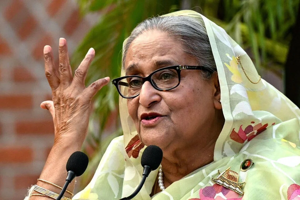 79 வயதான ஷேக் ஹசினாவுக்கு பங்ளாதேஷ் நீதிமன்றம் 10 சிறைத் தண்டனை விதித்துள்ளது.