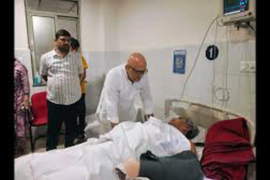 பதவி மோதல்: பேராசிரியர் மீது தாக்குதல், மூவர் கைது