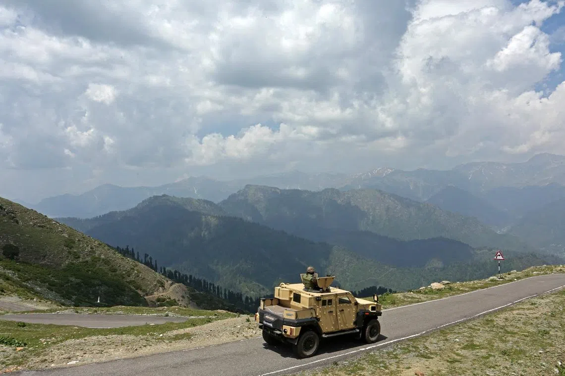 பாகிஸ்தானிய தாக்குதல்களால் பூஞ்ச், ரஜூரியில் பலர் மரணம், பள்ளிகள் சேதம்