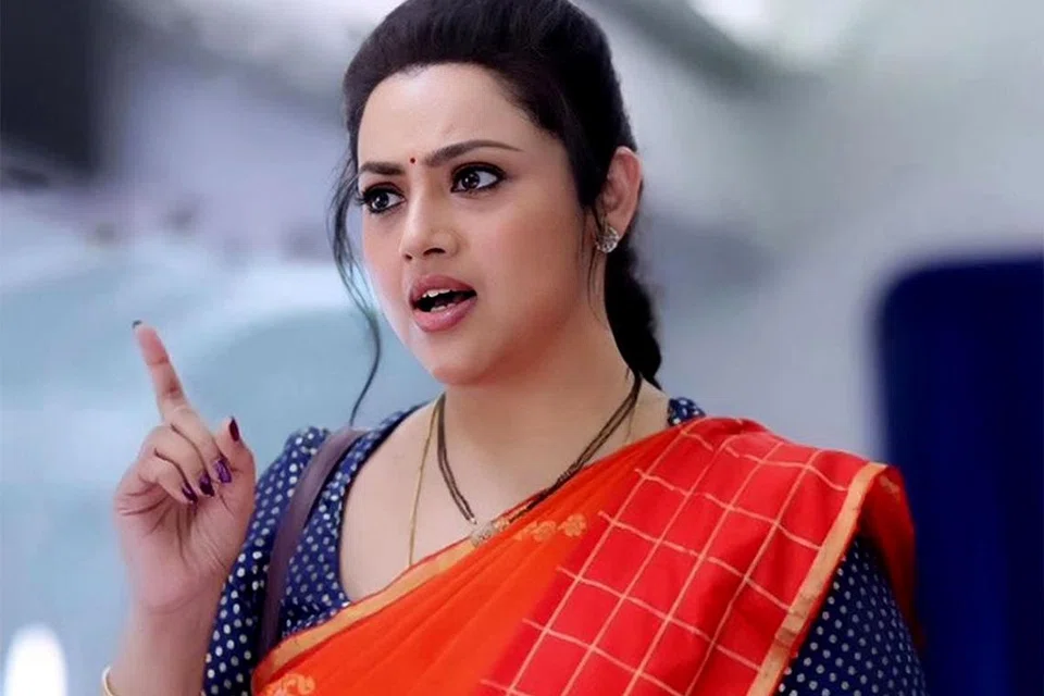 நடிகை மீனா. 