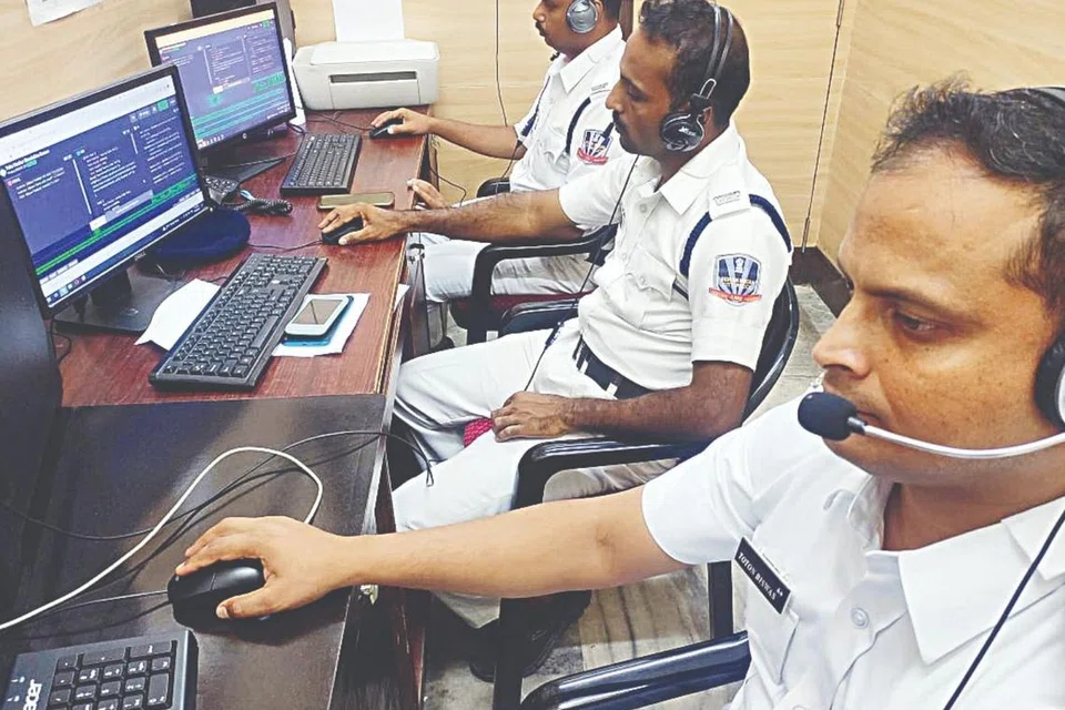 வெளிநாடுகளில் இணையக் குற்றக் கும்பலின் பிடியில் சிக்கியுள்ள கிட்டத்தட்ட 3,000 உத்தரப்பிரதேச இளையர்களை மீட்க மாநில காவல்துறை தீவிர முயற்சியில் இறங்கியுள்ளது.