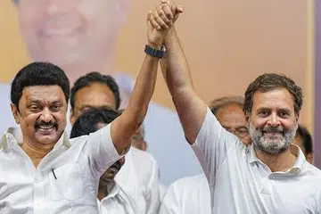 திமுக கூட்டணியில் ஆட்சி அதிகாரப் பகிர்வு தேவை என்று காங்கிரஸ் மூத்த தலைவர்கள் வலியுறுத்தி வருகின்றனர்.