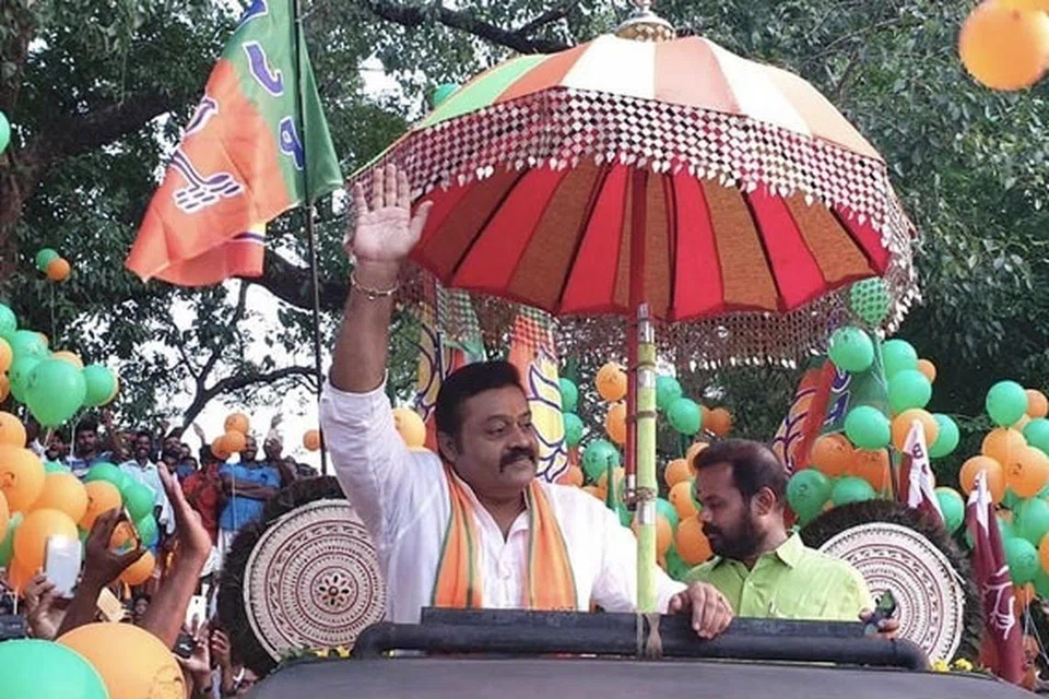பாஜக வேட்பாளர் சுரேஷ் கோபி 412,338 வாக்குகளுடன் வெற்றி பெற்றிருப்பதன் மூலம் வரலாற்றில் முதல்முறையாக மக்களவைத் தேர்தலில் கேரளாவில் பாஜக வெற்றிக்கணக்கைத் தொடங்கியுள்ளது. 