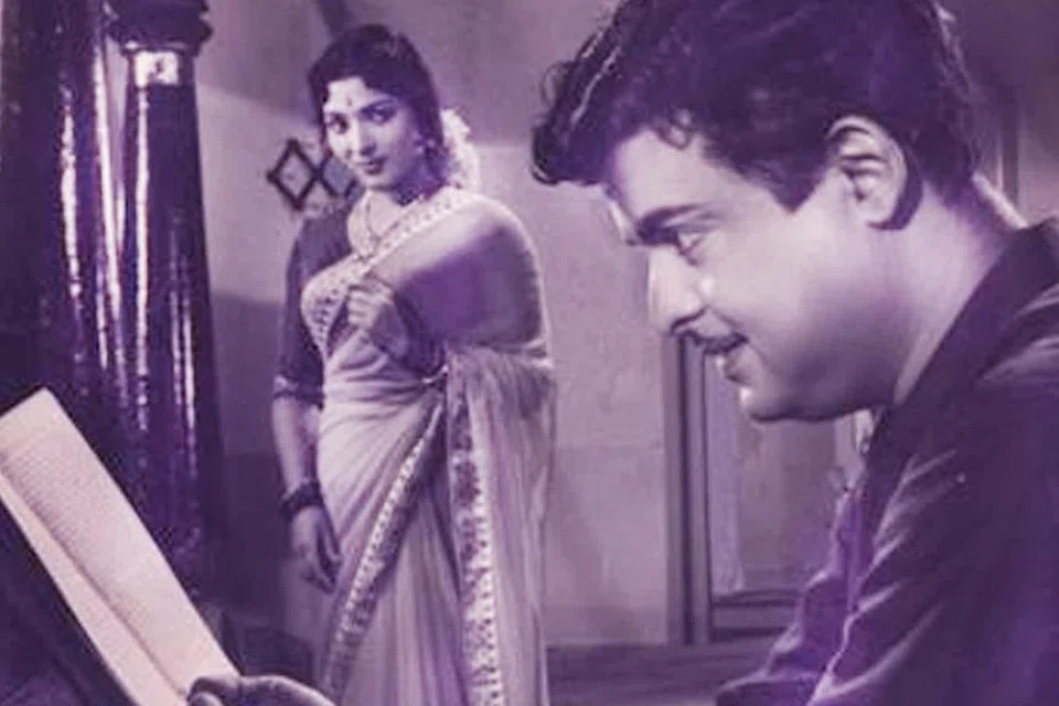 ‘சுமைதாங்கி’ படத்தில் இடம்பெற்ற ஒரு காட்சியில் ஜெமினி கணேசன், தேவிகா.