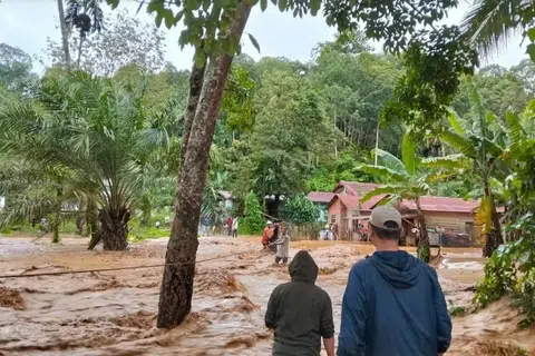 தாய்லாந்து, இந்தோனீசியா, இலங்கை, மலேசியா எனப் பல நாடுகள் அண்மையில் இயற்கையின் சீற்றத்தால் கடும் பாதிப்புக்குள்ளாகின. தென்கிழக்காசிய, தெற்காசிய நாடுகளில் ஏற்பட்ட இந்தப் பேரிடரில் சிக்கி  ஏறத்தாழ 1,600க்கும் அதிகமானோர் உயிரிழந்தனர். சுமார் ஒரு மில்லியனுக்கும் அதிகமான மக்கள் இடம்பெயர நேரிட்டது. 