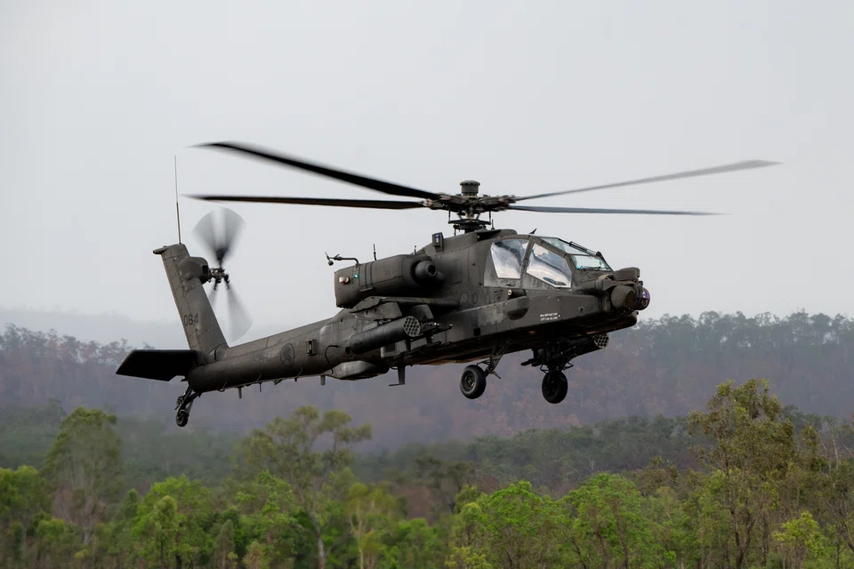 AH-64D அப்பாச்சி தாக்குதல் ஹெலிகாப்டர்.