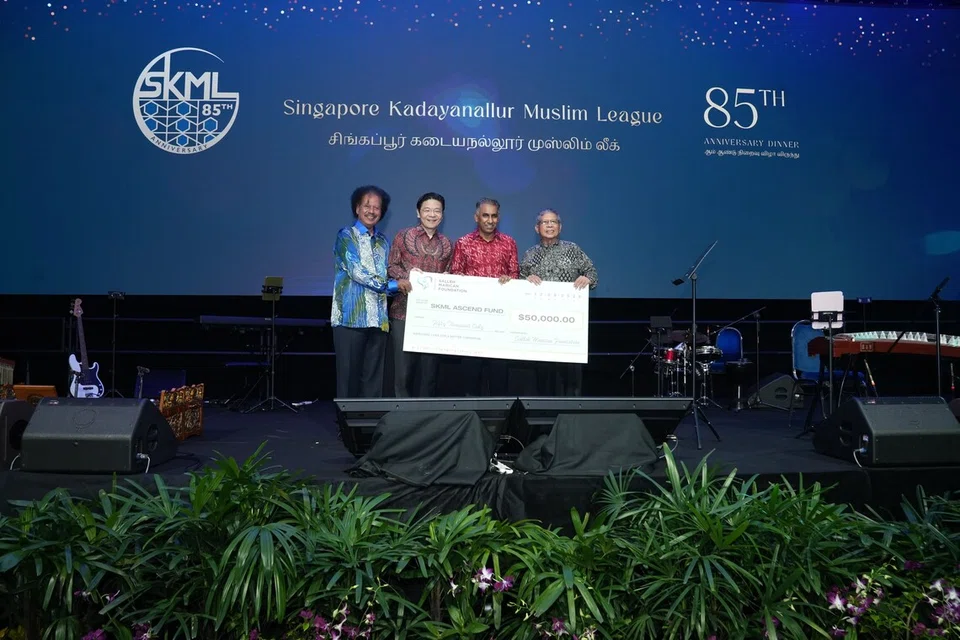 உயர்கல்வி நிலையங்களில் மேற்படிப்பு படிக்கும் மாணவர்களுக்கு $250,000 மதிப்புள்ள நிதி பல்வேறு தரப்புகளிடம் இருந்து திரட்டப்பட்டது. அதில் ஒரு காசோலை பிரதமர் லாரன்ஸ் வோங் முன்னிலையில் வழங்கப்பட்டது.