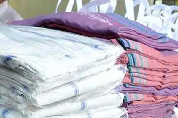 பொங்கலுக்கு முன் இலவச வேட்டி, சேலைகள் கிடைக்கும்