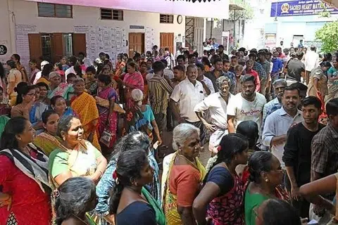  விதிகளை மீறும் எந்தவோர் உரிமையாளருக்கும் அபராதம் விதிக்கப்படும் என்றும் தேர்தல் ஆணையம் தெரிவித்துள்ளது.