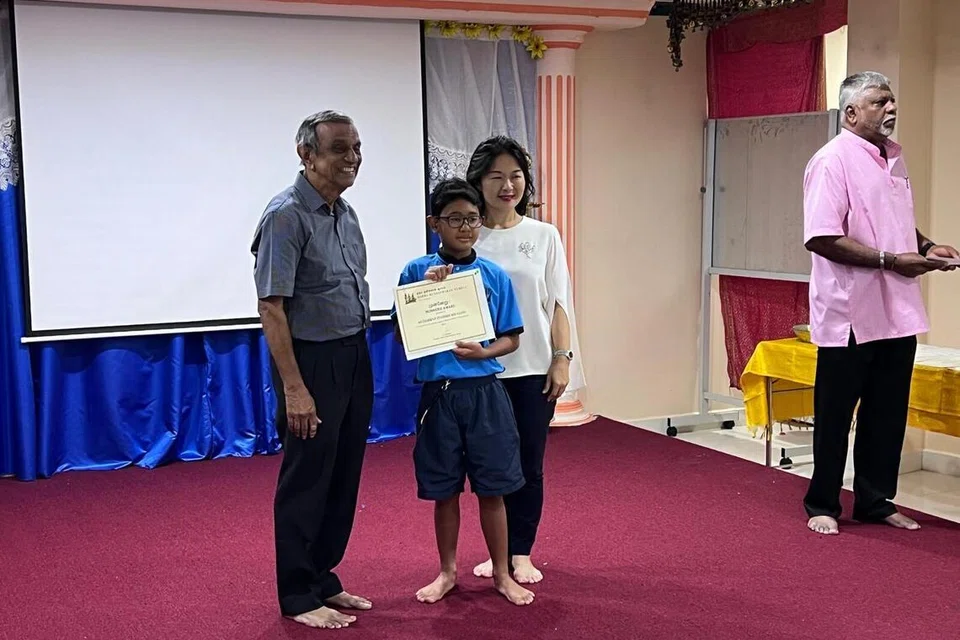 தரும முனீஸ்வரன் ஆலயம், 2003ஆம் ஆண்டு முதல் மாணவர்களுக்குக் கல்வி நிதியுதவிகளை வழங்கிவருகிறது. 