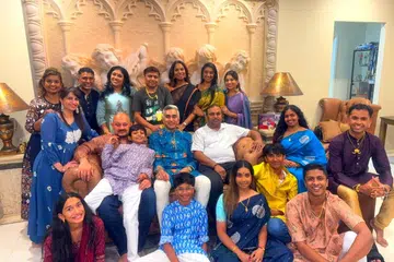 ஆஸ்திரேலியாவின் பிரிஸ்பேன் நகரத்தில் திருமதி ஆர்த்தி ஷம்பசிவன், அவரது குடும்பத்தினரும் நண்பர்களும்