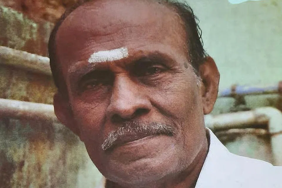 பாடலாசிரியர் பூவை செங்குட்டுவன்.