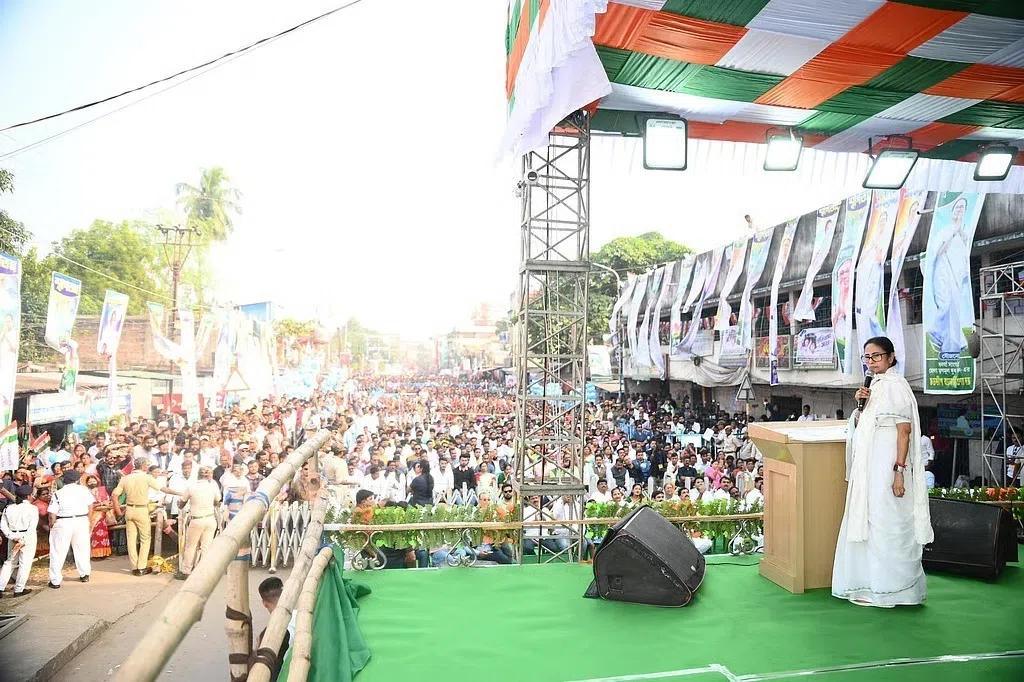 எஸ்ஐஆர் பணிகளை நிறுத்தக்கோரி மேற்குவங்க முதல்வர் போராட்டம்