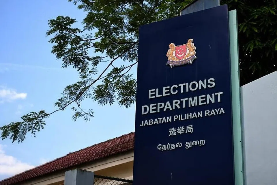 தகுதிபெறும் வாக்காளர்கள் பதிவேடுகளில் உள்ள தங்கள் விவரங்களைத் தேர்தல் துறை இணையத்தளத்தில் அல்லது சிங்பாஸ் செயலியில் சரிபார்க்கலாம்.