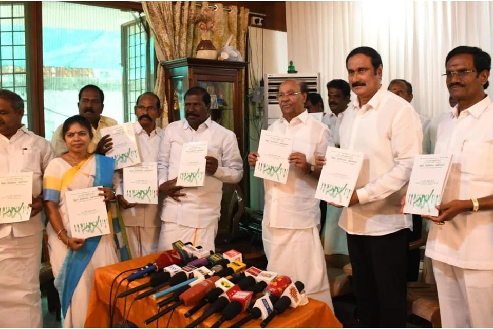 இந்நிலையில், தைலாபுரம் தோட்டத்தில் இந்த ஆண்டுக்கான நிழல் நிதிநிலை அறிக்கையை பாமக நிறுவனத் தலைவர் ராமதாஸ் வெளியிட்டார். அதில் பல்வேறு முக்கிய அம்சங்கள் இடம்பெற்றுள்ளன.