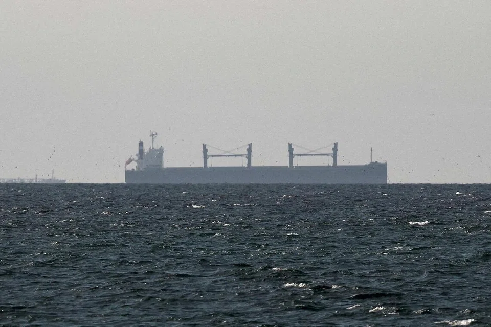ஹோர்முஸ் நீரிணைக்கு அருகேயுள்ள ஒரு சரக்குக் கப்பல்