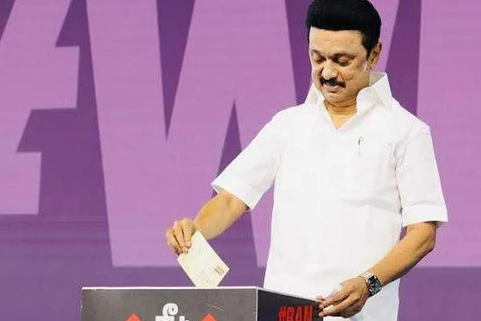 கையெழுத்து இயக்கத்தை தொடங்கி வைத்த முதல்வர் மு.க.ஸ்டாலின்.