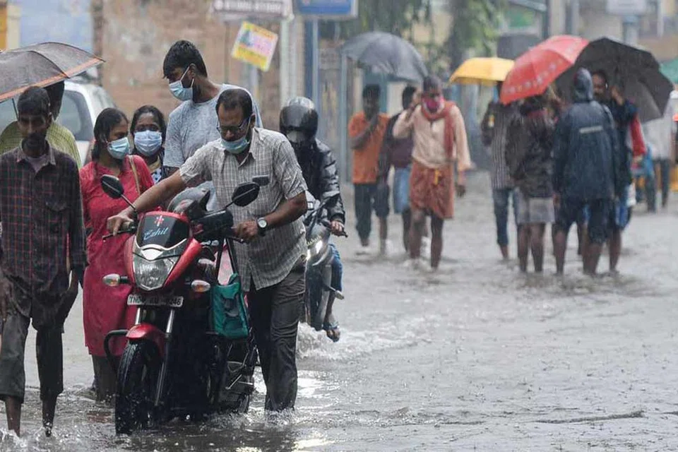 மழை, வெள்ளப்பெருக்கு குறித்து வதந்திகள் பரப்பக்கூடாது என தமிழக அரசு எச்சரித்துள்ளது.