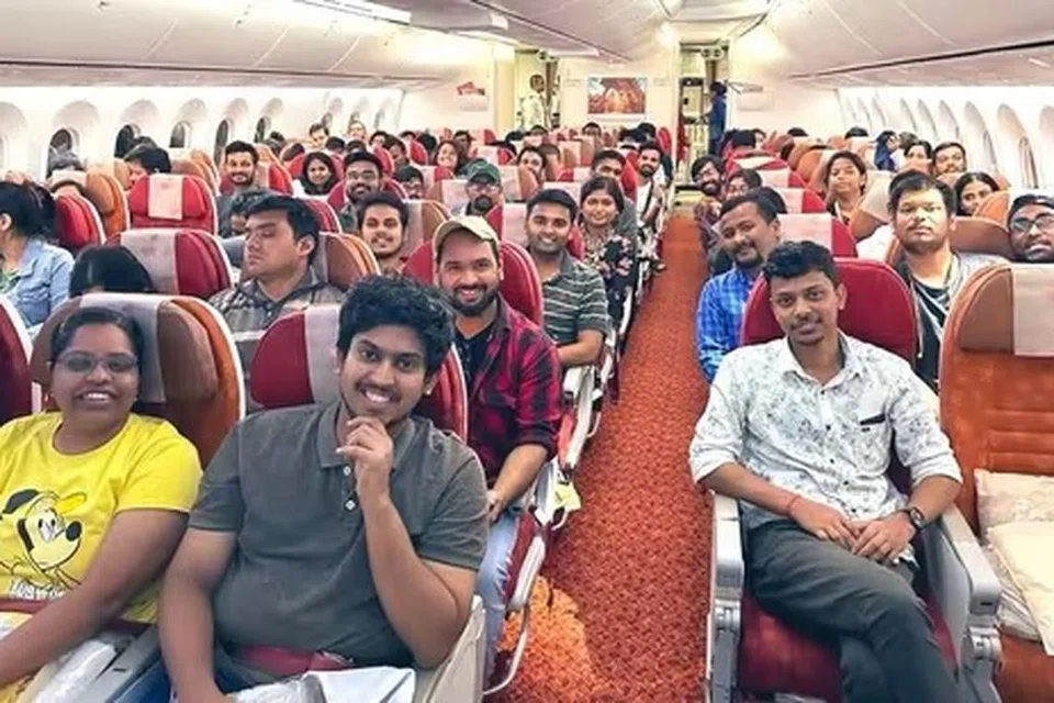 ‘ஆபரேஷன் அஜய்’ மீட்பு விமானம் மூலம் 200க்கு மேற்பட்டோர் புதுடெல்லி சென்றடைந்தனர்.