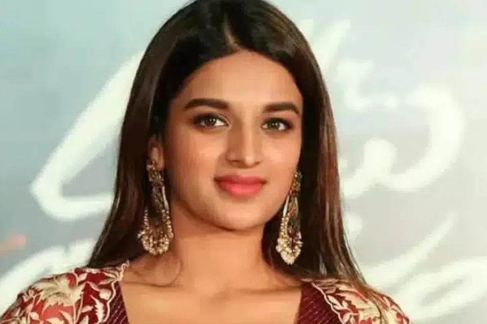 நிதி அகர்வால்.