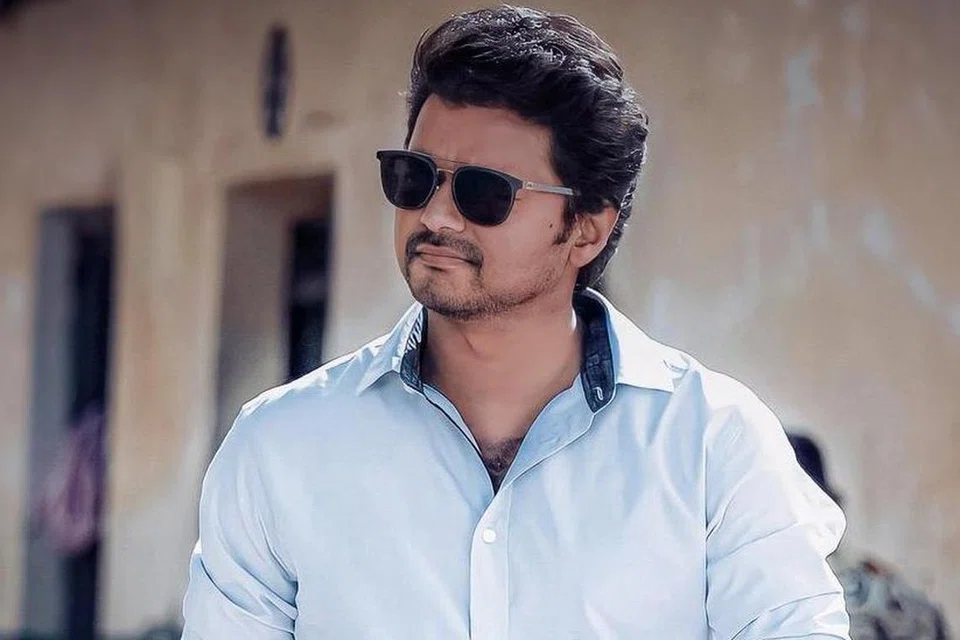 ‘கோட்’ படத்துக்குப் பிறகு திரைத்துறையிலிருந்து விலக நடிகர் விஜய் முடிவெடுள்ளதால், ‘கைதி 2’ல் இவரது குரலை மட்டும் பயன்படுத்த திரைப்படக் குழுவினர் திட்டமிட்டுள்ளனர்.