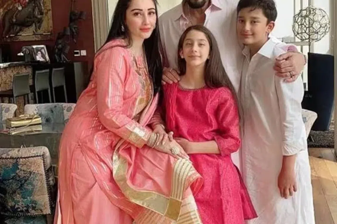 சஞ்சய் தத்துக்கு ரூ.72 கோடி மதிப்புள்ள சொத்தை எழுதிவைத்த ரசிகை