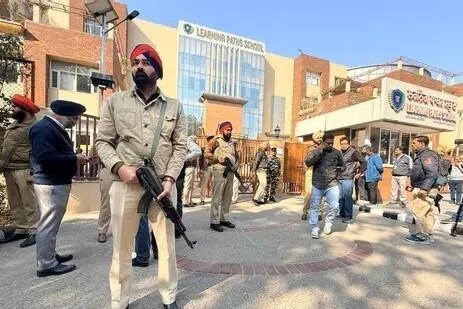 பத்துப் பள்ளிகளுக்கு வெடிகுண்டு மிரட்டல்