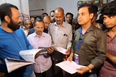 நீக்கப்பட்ட அனைத்து வாக்காளர்களும் இஸ்லாமியர்கள் என்பதால் அவர்கள் போராட்டத்தில் இறங்கினர்.
