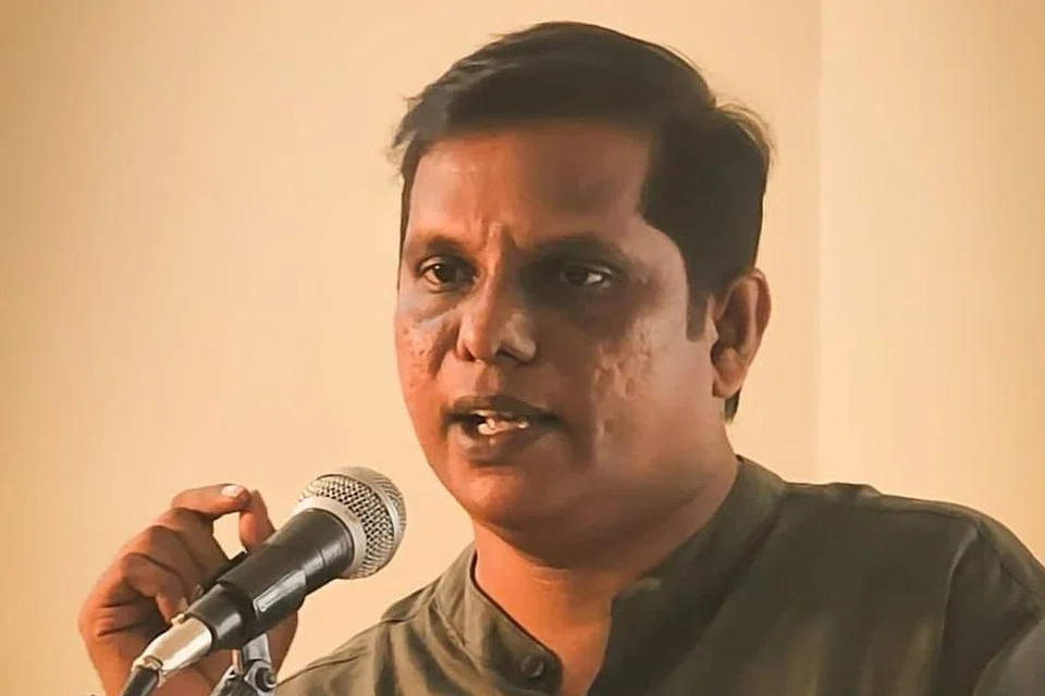 தமிழ் கவிஞரும் பாடலாசிரியருமான இளங்கோ கிருஷ்ணன்.