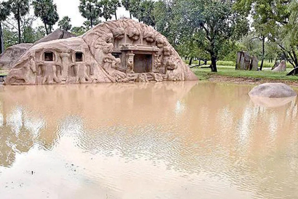 முன்பு பெய்த மழையின்போது மாமல்லபுரம் புலிக்குகை பகுதியில் தேங்கிய மழை நீர்.