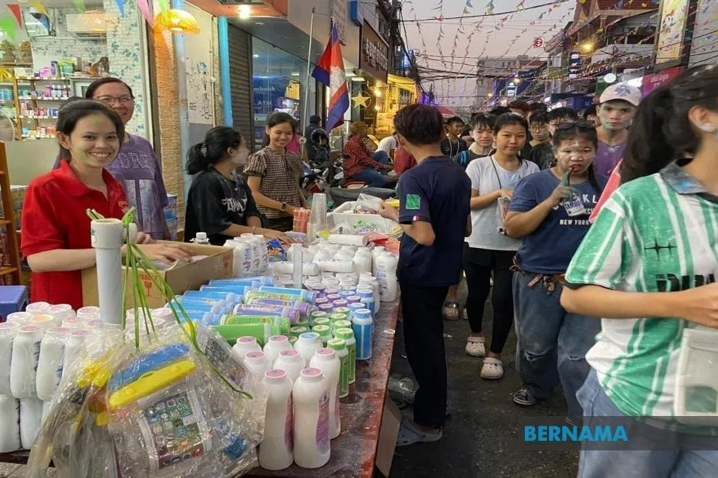 அதிகரித்து வரும் எரிபொருள் விலையையும் மீறி, மெக்கோங் நாடுகளின் புத்தாண்டு உற்சாகம்