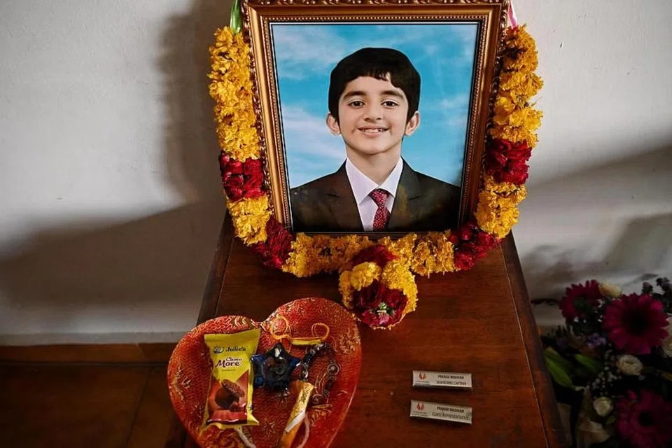 பிரணவ் மாதேக், 14, என்ற உயர்நிலை 2ஆம் வகுப்பு மாணவர் மரணத்தை அடுத்து சிங்கப்பூர் விளையாட்டுப் பள்ளி (எஸ்எஸ்பி) பேட்மிண்டன் விளையாட்டுப் பயிற்றுவிப்பாளர் ஒருவரை பொறுப்பில் இருந்து நீக்கிவிட்டது. 