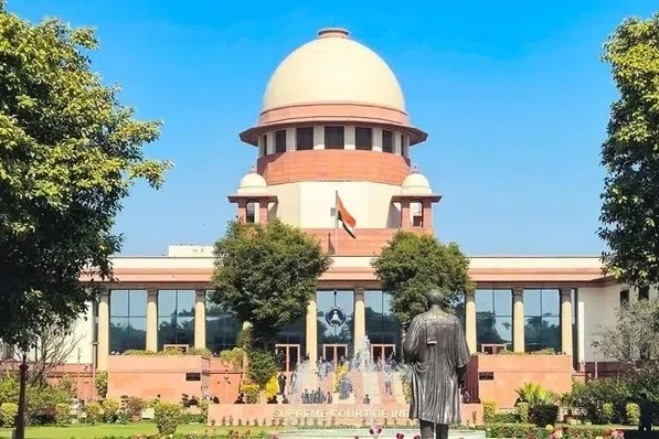அமெரிக்காவுக்குக் கடத்தப்பட்ட 3,000 சிலைகளை மீட்க உச்ச நீதிமன்றத்தில் மனு