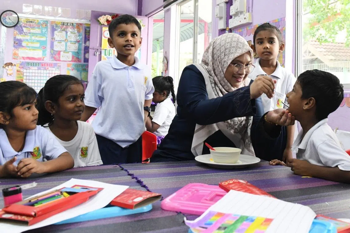 கனிவன்பால் மக்களின் மனங்களை வென்ற ஆசிரியர்