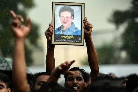 பாடகர் ஜுபீன் கார்க் புகைப்படத்துடன் ரசிகர்கள். 