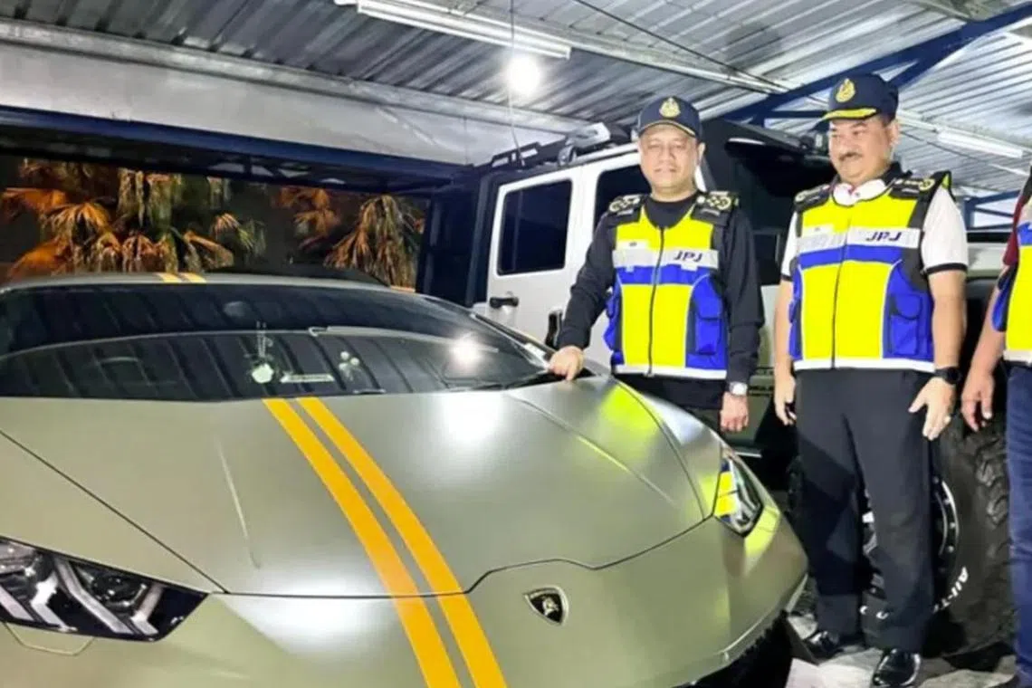 270 சொகுசு கார்களைப் பறிமுதல் செய்த மலேசிய அதிகாரிகள்