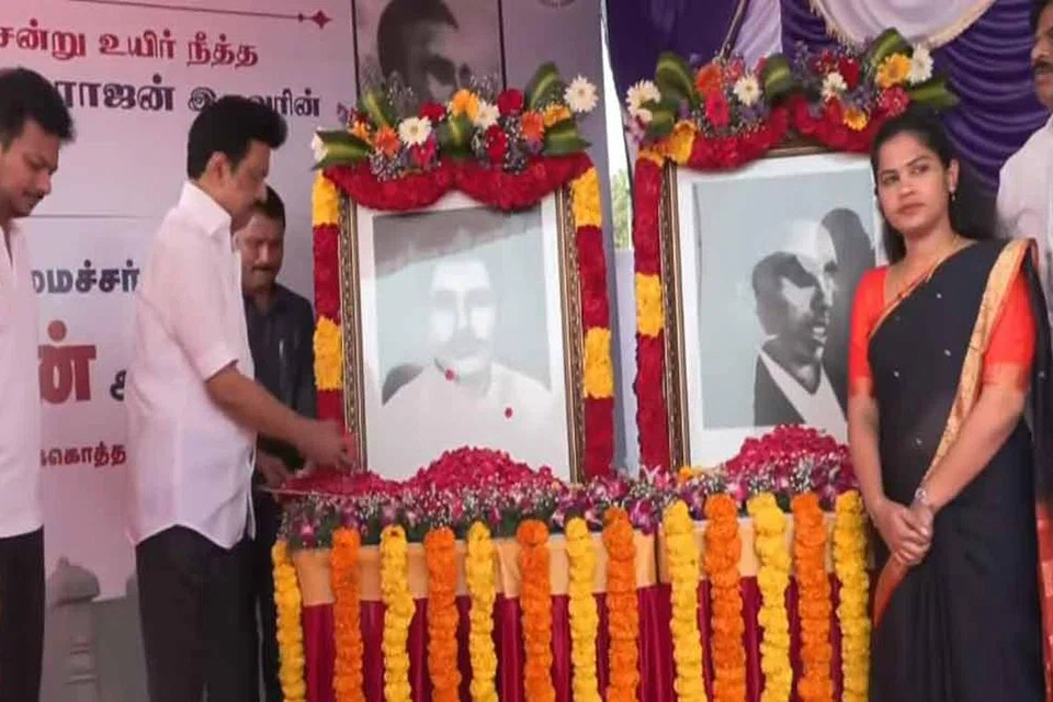 மொழிப்போராட்ட தியாகிகளான நடராசன், தாளமுத்து இருவரின் திருவுருவப் படங்களைத் திறந்து வைத்தார் தமிழக முதல்வர் மு.க.ஸ்டாலின். உடன் துணை முதலமைச்சர் உதயநிதி ஸ்டாலின், அமைச்சர்கள், மேயர் பிரியா ஆகியோர் நிகழ்ச்சியில் கலந்துகொண்டனர்.