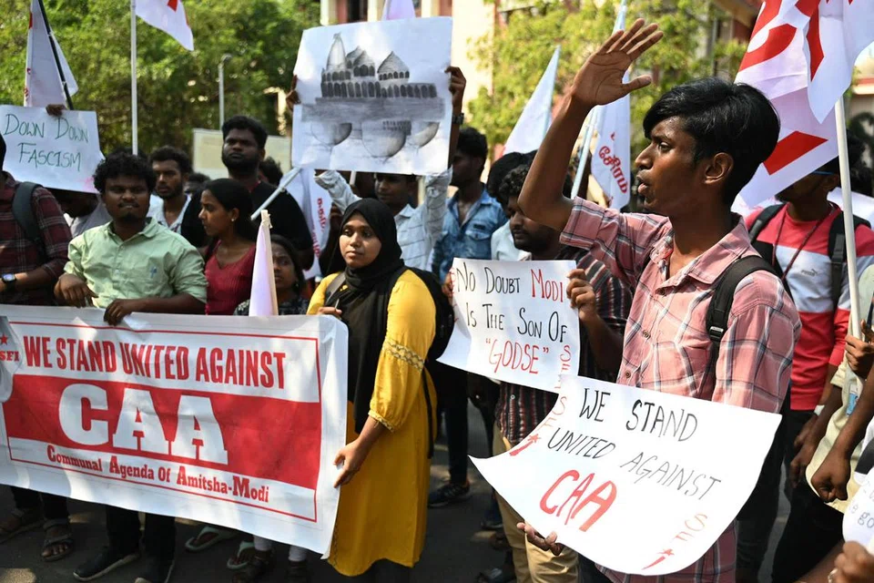குடியுரிமை திருத்தச் சட்ட அமலாக்கத்திற்கு எதிர்ப்பு தெரிவித்து சென்னையில் செவ்வாய்க்கிழமை (மார்ச் 12) போராட்டத்தில் ஈடுபட்ட இந்திய மாணவர் கூட்டமைப்பினர்.