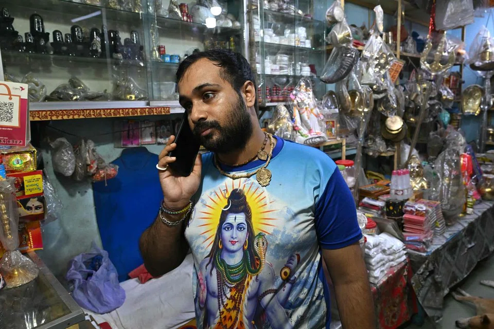 டாக்காவில் இந்துக்கள் அதிக எண்ணிக்கையில் வாழும் பகுதியில் உள்ள கடை.