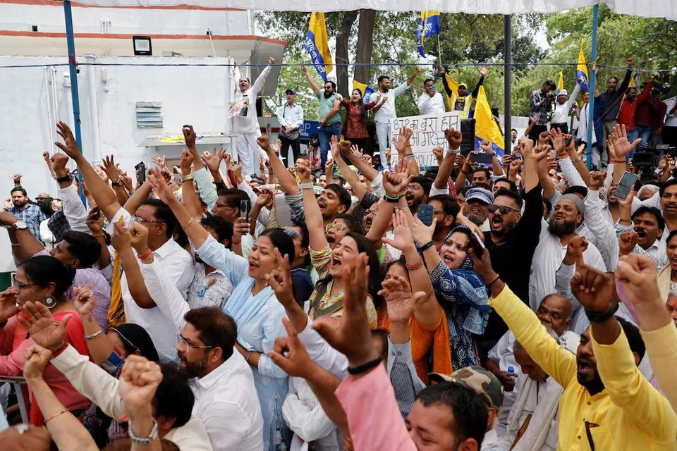 டெல்லி மோத்தி நகரில் டெல்லி முதல்வர் அரவிந்த் கெஜ்ரிவால் கடந்த ஞாயிற்றுக்கிழமை (11.5.2024) வாகனத்தில் ஊர்வலமாக சென்று தேர்தல் பிரசாரம் செய்தார். 