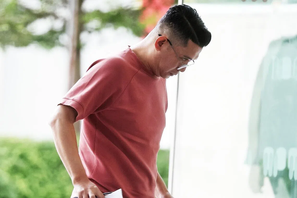 $122,000 களவாடிய முன்னாள் சட்ட நிறுவன ஊழியர்