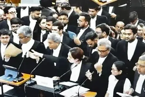 ‘இந்திய வரலாற்றில் முதல் முறையாக’ உச்ச நீதிமன்றத்தில் வாதாடிய முதல்வர்