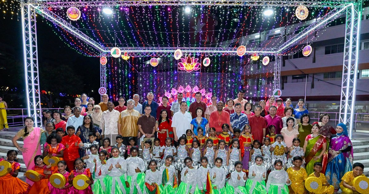 வீட்டுக்கு அருகில் தீபாவளி ஒளியூட்டைக் கண்டுகளித்த புக்கிட் கோம்பாக்வாசிகள்
